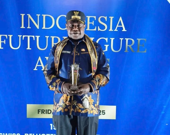 Bupati Dogiyai Yudas Tebai Raih Indonesia Future Figure Awards Tahun 2025 di Pulau Dewata