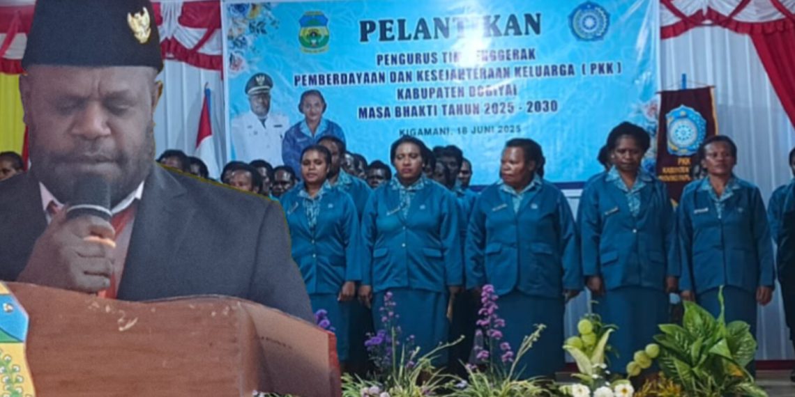 Bupati Yudas Tebai Lantik Pengurus TP PKK Kabupaten Dogiyai