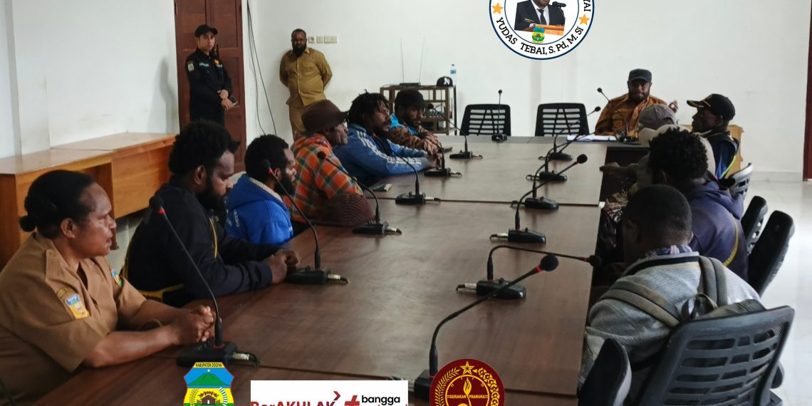 Bupati Dogiyai Yudas Tebai lakukan rapat bersama Pengurus Pramuka Kwarcab Dogiyai