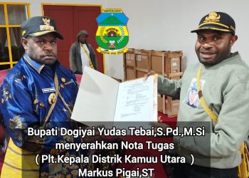 ‎Bupati Dogiyai Serahkan Nota Tugas Kepala Distrik Kamuu Utara, Dorong Penyegaran dan Pelayanan Optimal 