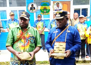 Bupati Dogiyai Letakkan Batu Pertama Pembangunan Sekolah SMP YPPK St.Fransiskus Moanemani 3 Lantai