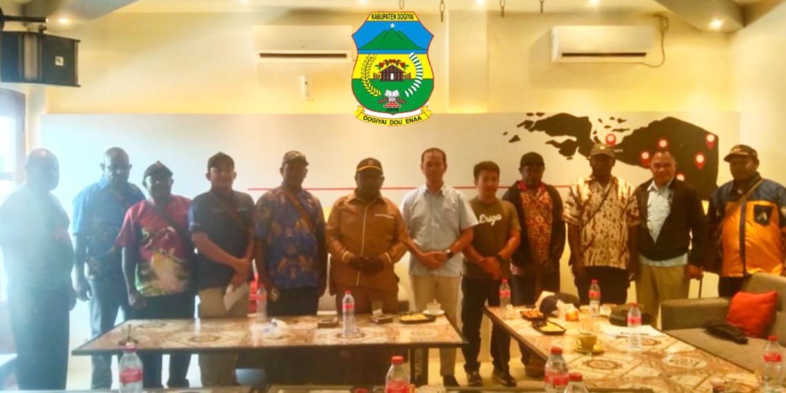 Wakil Bupati Dogiyai,Yuliten Anouw pimpin Rapat bersama 10 kepala Distrik guna penyaluran Bantuan Beras