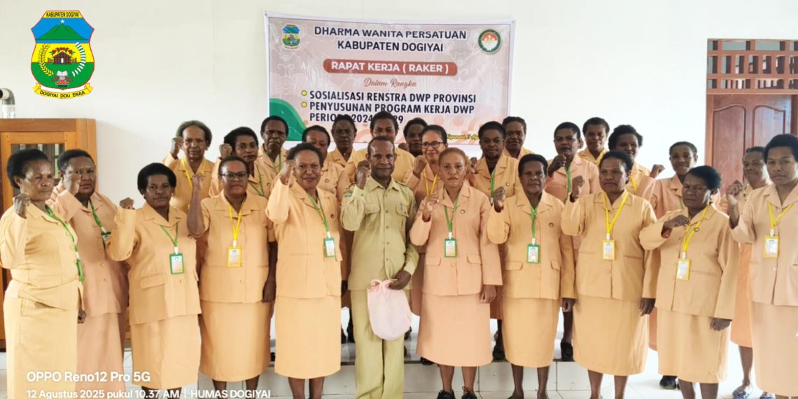 Dharma Wanita Dogiyai, gelar Rapat kerja dan ini sambutan Bupati yang sampaikan oleh mewakili Asisten III Willem Tagi 