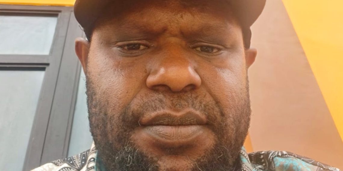 Intelektual Kampung Puweta II, Izak Waine: Memberikan Apresiasi Kepada Kepala Kampung Puweta II