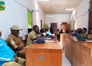 Kepala Badan Bajak & Retribusi Daerah Dogiyai,Yulianus Magai lakukan Rapat bersama terkait membahas beberapa agenda penting