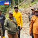 Bupati Dogiyai bantu kedua kali bahan bakar untuk kerja di KM.141 & kunjungi ASN yang tertimbun longsoran