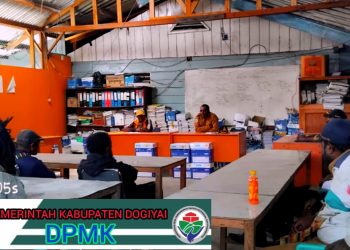 Kepala Dinas DPMK Emanuel Y. Giyai,Menerima Aspirasi dari masyarakat Kampung Bukapa & diminta persetujuan masyarakat pergantian Kepala kampung Almarhum 