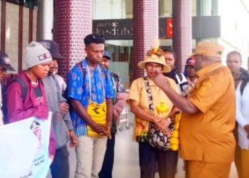 Bupati Dogiyai Yudas Tebai resmi mengutus 30 Calon mahasiswa ke Kampus Universitas Anwar Medika Surabaya