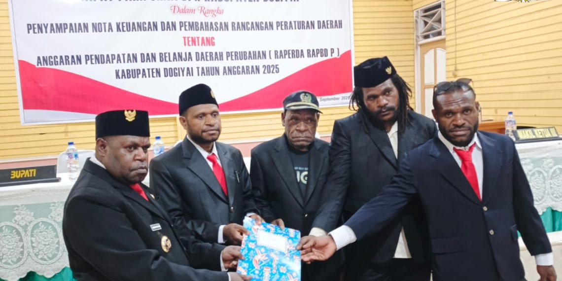 Bupati Dogiyai Hadiri Sidang Paripurna APBD Perubahan Tahun Anggaran 2025