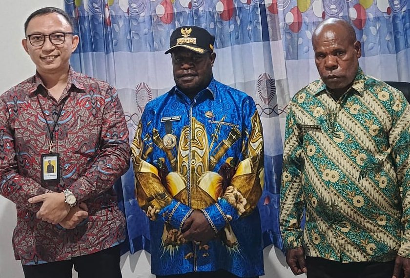 Bupati serta BPPRD Dogiyai,ikut Zoom terkait Penandatanganan perjanjian kerja sama Optimalisasi Pemungutan Pajak Pusat & Pajak Daerah