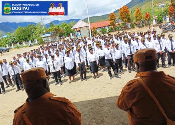 Bupati Dogiyai Serahkan SK pada K2 dan P3K sejumlah 295