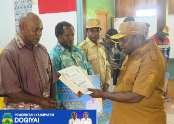 Bupati Dogiyai Melalui Dinsos Salurkan Bantuan Dana Gereja, Pendidikan dan Lembaga Serta Kelompok Usaha