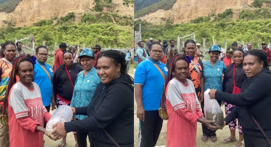 TP PKK Kab. Dogiyai kolaborasi dengan Dinas Perikanan menyerahkan bibit ikan, lele, obat dan pakan kepala masyarakat