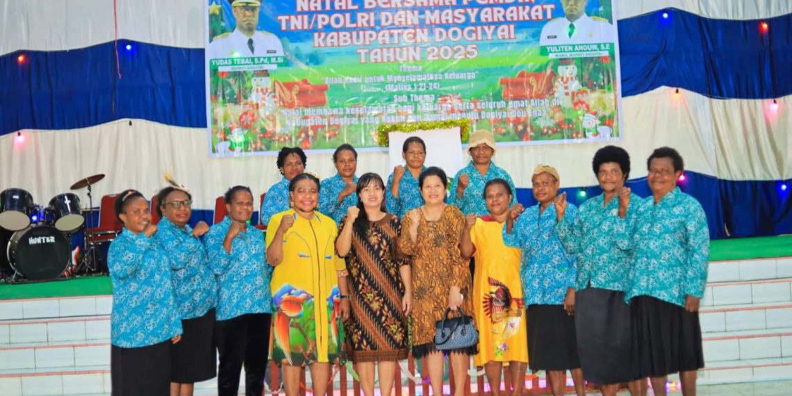 TP PKK Kabupaten Dogiyai berperan aktif dalam kegiatan Natal bersama ASN,TNI, Porli dan Masyarakat.