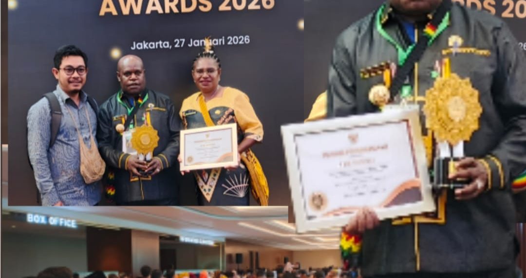Bupati Yudas Tebai Ukir Prestasi Nasional, Terima Penghargaan Universal Health Coverage dari Pemerintah Pusat