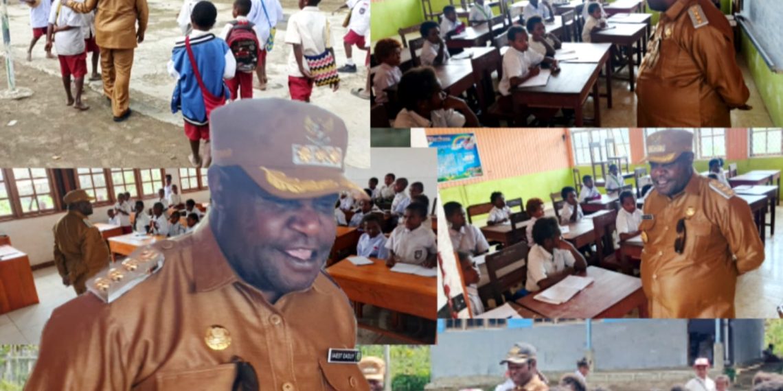 Bupati Yudas Tebai Kunjungi satu Sekolah Dasar, Tekankan Pentingnya Pembentukan Karakter Sejak Dini