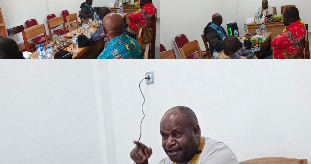 Bupati Dogiyai Gelar Rapat Strategis 10 Kepala Distrik: “Kalau Ada Uang, Harus Direalisasikan Sesuai RAK!”