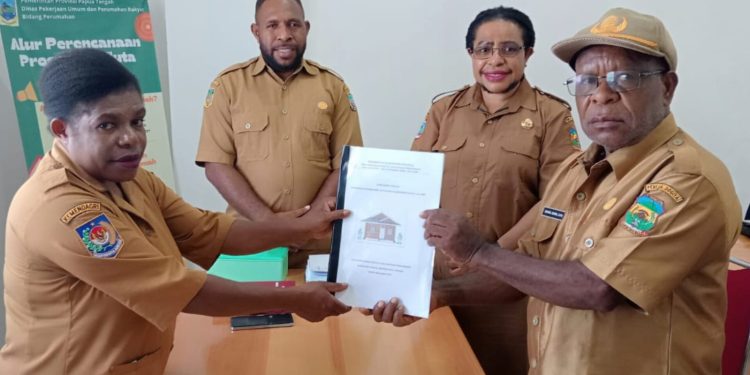 Percepat Hunian Layak di Dogiyai: Kepala dinas Perkim Serahkan Usulan Program Perumahan Berbasis Dana OTSUS ke Pemprov Papua Tengah