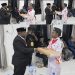 Apresiasi Berprestasi: Bupati Yudas Tebai Serahkan Laptop untuk Anggota Paskibraka Dogiyai 2026