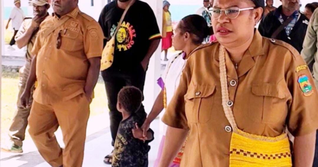 Plt. Direktur RSUD Dogiyai Sambut Kunjungan Bupati Yudas Tebai, Siap Tindaklanjuti Keluhan Nakes Secara Tuntas