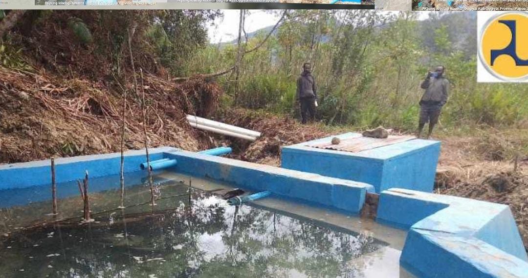 Di Puncak Musim Kemarau, Bupati & Wabup Dogiyai Gerakkan Dinas PUPR Tarik “Air Rimba” untuk Warga Kampung Idadagi