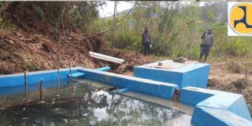 Di Puncak Musim Kemarau, Bupati & Wabup Dogiyai Gerakkan Dinas PUPR Tarik “Air Rimba” untuk Warga Kampung Idadagi