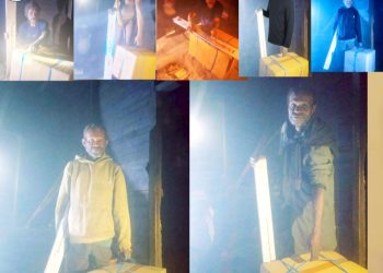Dukung Pengusaha Mikro, Bupati Yudas Tebai bagikan bantuan alat Kerja Kepada Perajin Senyor Kayu di Dogiyai