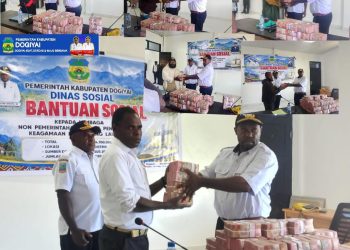 Bupati Dogiyai salurkan RP 4,7 Miliar Dana Otsus Untuk Lembaga Pendidikan & Keagamaan di 10 Distrik